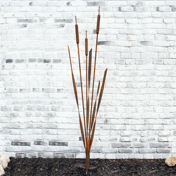 Metal Garden Art Rustic Cattail Bulrush Sculpture For Garden Decor